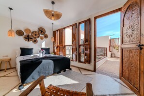 3 عدّة غرف نوم ومكتب ومكواة/لوح كي وسرير سفر