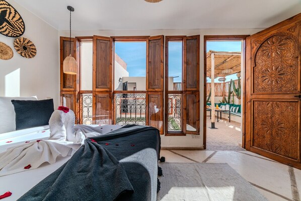 3 Schlafzimmer, Schreibtisch, Bügeleisen/Bügelbrett, Reisekinderbett