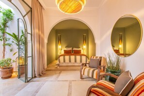 1 bedroom, desk, iron/ironing board, travel cot - Dar KAJAM -Privatized Riad -10mn from Jamaa Al Fna (Marrakech)