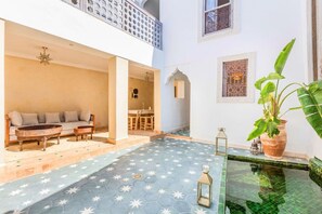 屋外ダイニングエリア