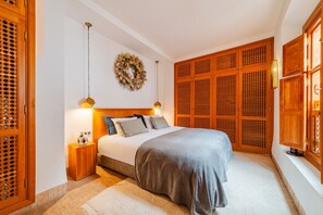 Escrivaninha, ferros/tábuas de passar roupa, berço de viagem, Wi-Fi