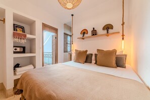 3 chambres, bureau, fer et planche à repasser, lit parapluie