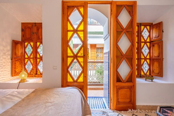 5 Schlafzimmer, Schreibtisch, Bügeleisen/Bügelbrett, Reisekinderbett