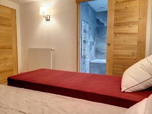 2 bedrooms, Internet - 300m from resort center, Ground floor, view valley, fitness, sauna, balcony, parking, tv, ski locker (Montvalezan)