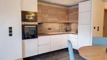 Frigorifero, microonde, forno, lavastoviglie