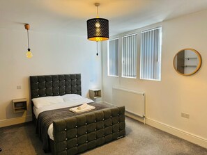 5 Schlafzimmer, Bügeleisen/Bügelbrett, WLAN, Bettwäsche