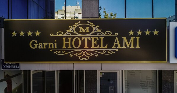 Exterior - Garni Hotel AMI (Novi Sad)