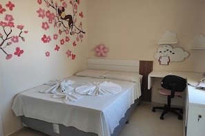 3 chambres, bureau, Wi-Fi gratuit, draps fournis