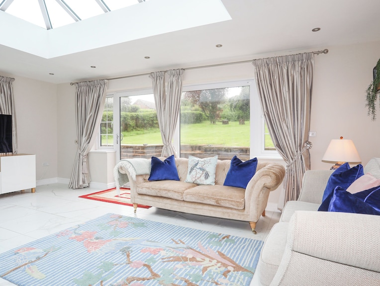 Pine Lodge, Pet Friendly, With Hot Tub In Colwyn Bay - Colwyn Bay