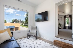 TV - Sams Loft on Main St. 5 min to Mohican (Loudonville)