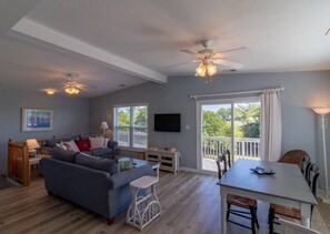 智能電視、電子遊戲、DVD 播放機、書籍