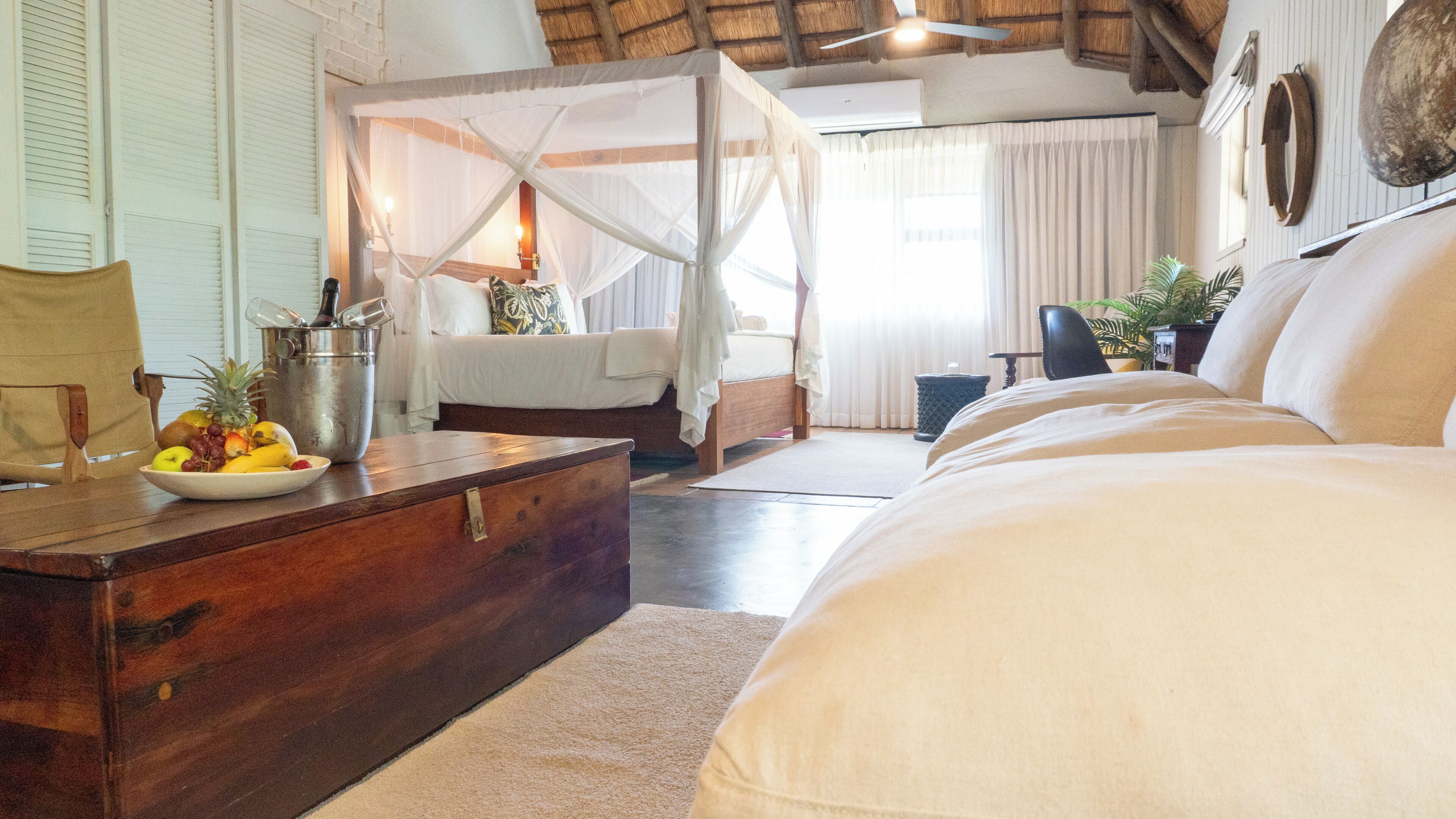 Luksussuite, 1 kingsize-seng | Safe på rommet, individuelt innredet, wi-fi (inkludert) og sengetøy