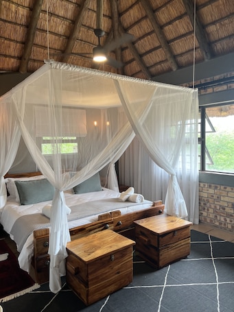 In-room safe, individually furnished, free WiFi, bed sheets. Vida Nova Kruger