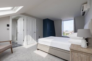 6 bedrooms, iron/ironing board, free WiFi, bed sheets
