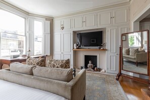 4 bedrooms, iron/ironing board, free WiFi, bed sheets - Lilyville Road III by onefinestay (London)