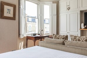 4 bedrooms, iron/ironing board, free WiFi, bed sheets - Lilyville Road III by onefinestay (London)