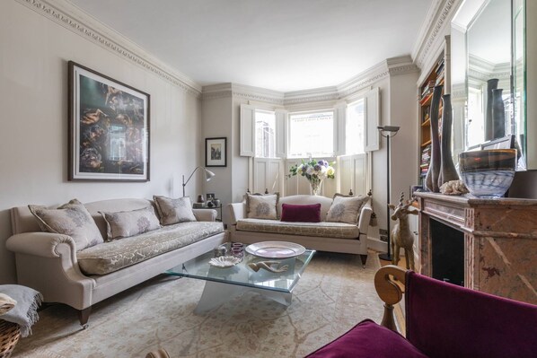TV, fireplace - Lilyville Road III by onefinestay (London)