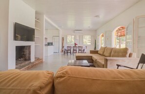 Smart TV - Deliciosa Casa de Montanha a 45 min da Faria Lima (Sitio Santa Rosa São Roque)