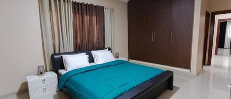 3 Schlafzimmer, Bügeleisen/Bügelbrett, WLAN, Bettwäsche