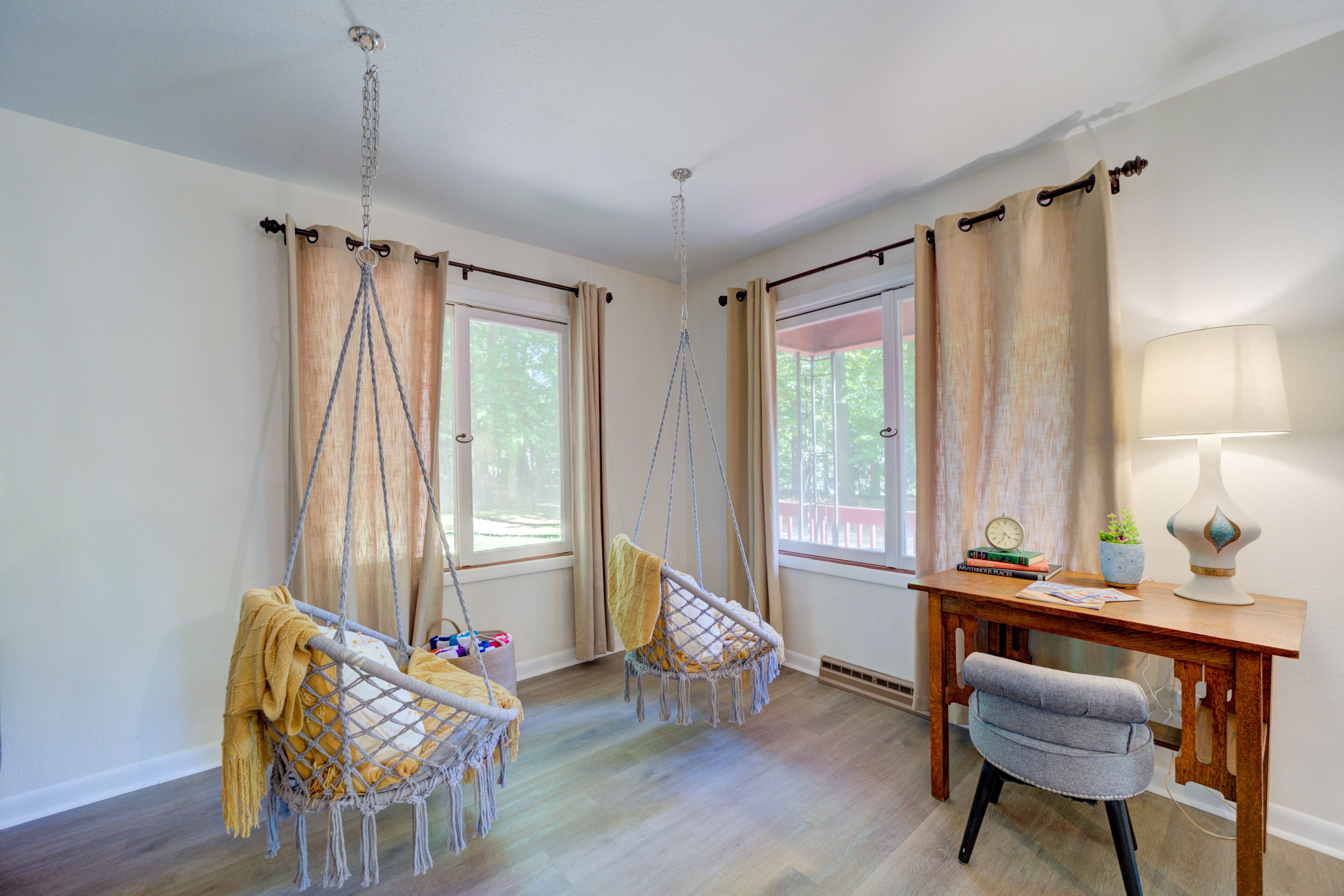 ハウス | リビング エリア | 50 インチのスマートテレビ (デジタル放送視聴可)、ストリーミングサービス