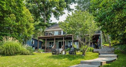 River Refresh - Waterfront with Spa on Placid Bay