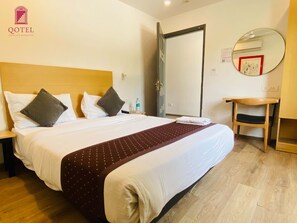 Superior Double Room | Hypo-allergenic bedding, individually decorated, individually furnished - Qotel Hotel IP Residency (New Delhi)