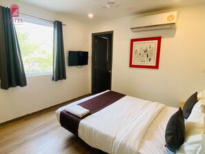 Superior Double Room | Hypo-allergenic bedding, individually decorated, individually furnished - Qotel Hotel IP Residency  (New Delhi)