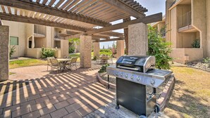 An outdoor patio area with a grill, seating, and a pergola structure. - Scottsdale Vacation Rental: 1 Mi to Old Town! (Scottsdale)