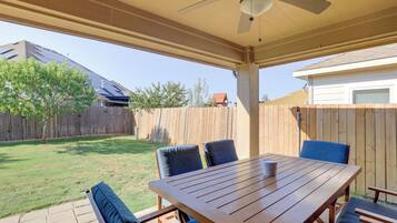 House (5 Bedrooms) | Interior