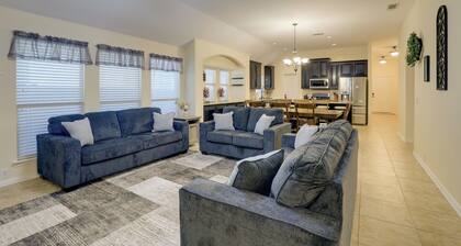 6 Mi to Dtwn Mansfield! Family Getaway w/ Patio