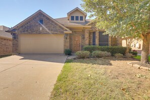 House (5 Bedrooms) | Front of property