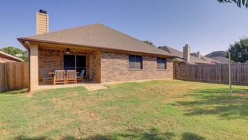 House (5 Bedrooms) | Interior