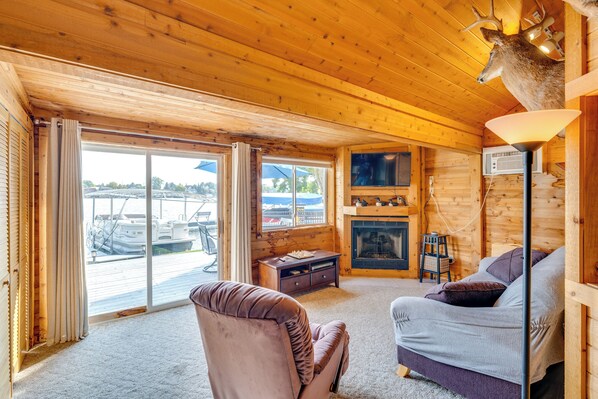 Cottage (2 Bedrooms) | Interior - Lakefront Wisconsin Escape w/ Boat Dock & Kayaks! (Oconomowoc)