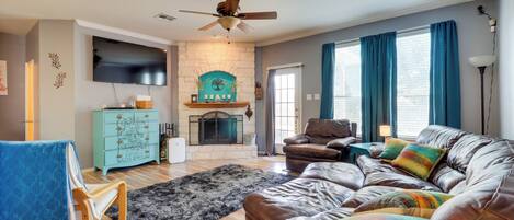 House (6 Bedrooms) | Depan hartanah