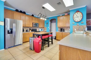 House (6 Bedrooms) | Interior