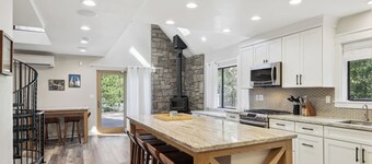 Spacious Pine Mountain Lake Cabin Rental w/ Decks