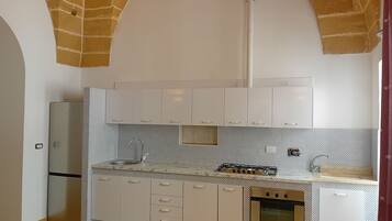 Comfort Apartment | Private kitchen | Full-size fridge, oven, stovetop, cookware/dishes/utensils