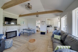 Interior - Stylish Grass Lake Retreat - Steps to Park! (Grass Lake)