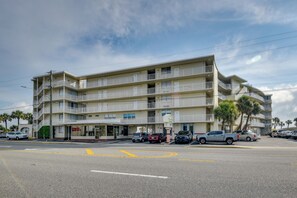 Interior - Cozy Florida Getaway w/ Pool Access & Ocean Views! (Daytona Beach)