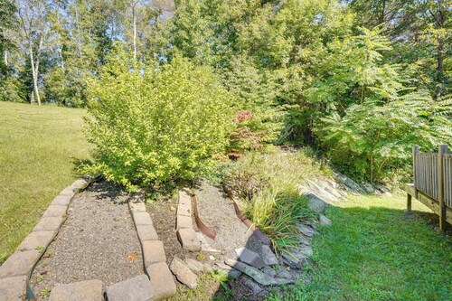 13 Mi to Catamount Mountain Resort: Studio w/ Deck