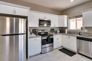 Ferienhaus (3 Bedrooms) | Eigene Küche | Mikrowelle, Ofen, Herdplatte, Geschirrspüler