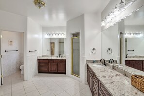 独立别墅, 6 间卧室 | 浴室 | 毛巾、洗发水