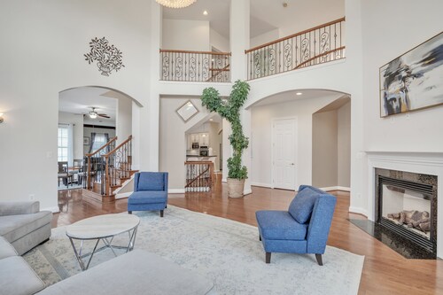 Bull Run Estate: Luxury Retreat W/ Scenic Views 6 Bedroom Home by RedAwning