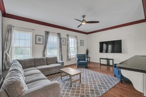 House, 6 Bedrooms | Living area | Smart TV, streaming services - Bull Run Estate: Luxury Retreat W/ Scenic Views 6 Bedroom Home by RedAwning (Haymarket)