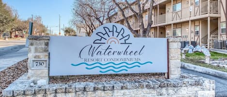 Condo, 2 Bedrooms | Property grounds