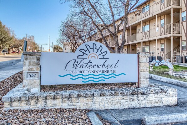 Property grounds - Ww I102 Restful River Retreat 2 Bedroom Condo by RedAwning (New Braunfels)
