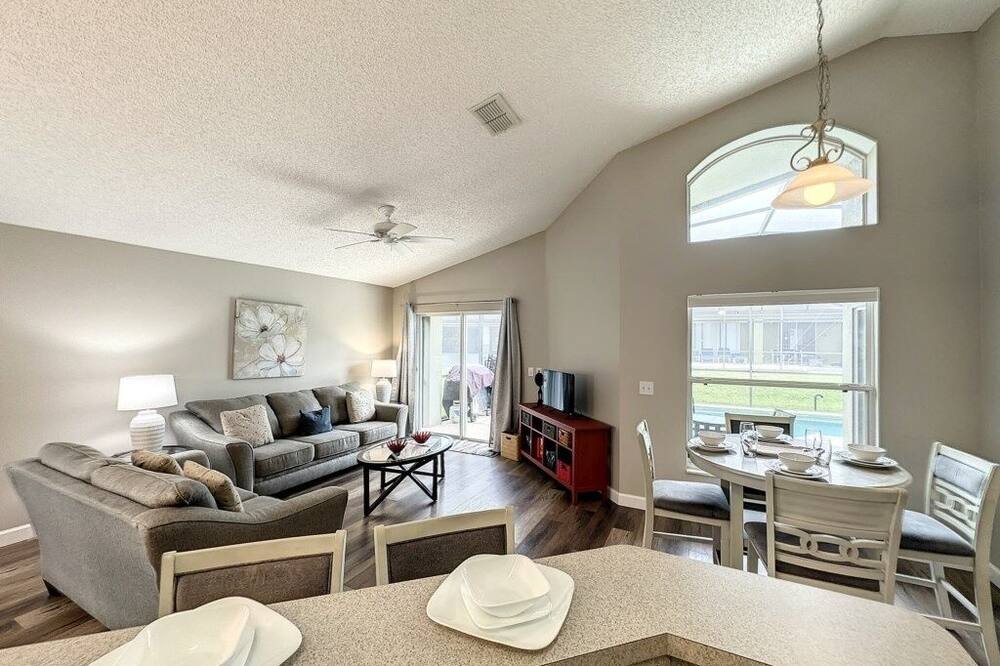4 Bed 3 Bath In A Gated Community With Pool 4 Bedroom Villa by RedAwning - Bonnet Creek, FL