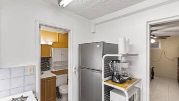 Condo, 1 Bedroom | Private kitchen | Fridge, oven, coffee/tea maker, toaster