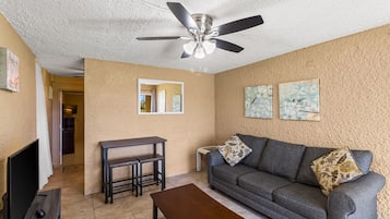 Condo, 1 Bedroom | Living area