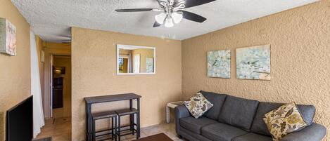 Condo, 1 Bedroom | Living area